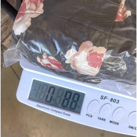 Loft Floral Quilted Puffer Vest Red & Pink Roses on Black - Size M - Picture 11 of 11